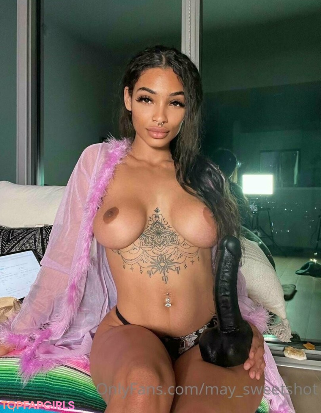 Naakte gelekte OnlyFans-foto van Maysweetshot #1593