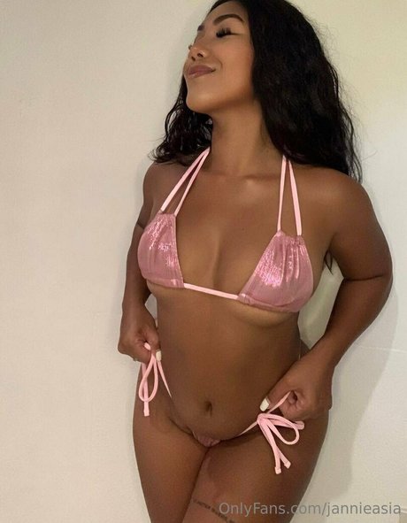 Naakte gelekte OnlyFans-foto van Jannieasia