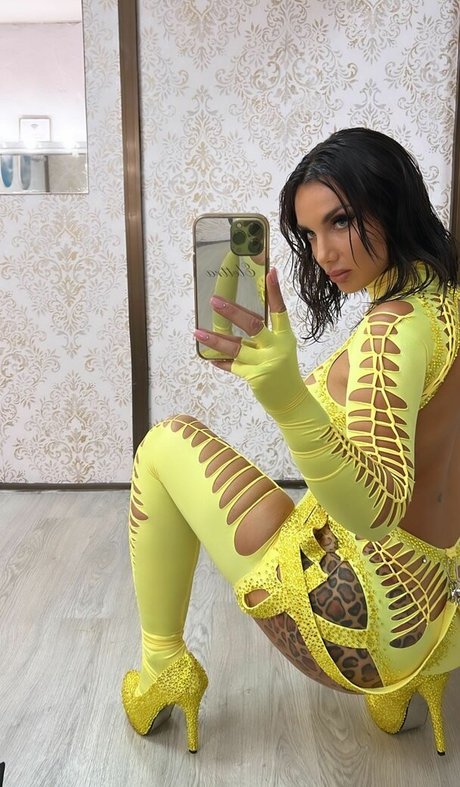 Naakte gelekte OnlyFans-foto van Elettra Lamborghini