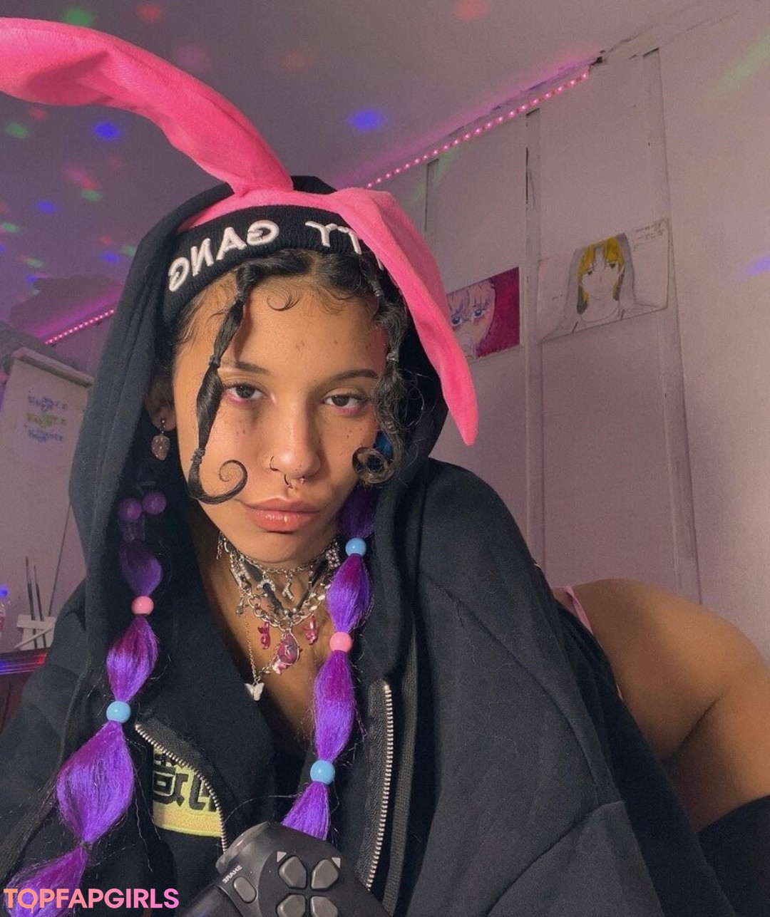 Naakte gelekte OnlyFans-foto van The Unholychi #8 Naakte gelekte OnlyFans-foto van The Unholychi #8