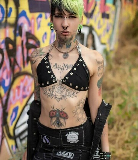 Naakte gelekte OnlyFans-foto van Micky009