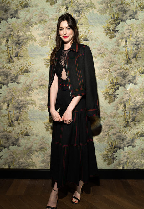 Naakte gelekte OnlyFans-foto van Anne Hathaway
