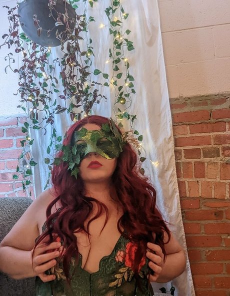 Naakte gelekte OnlyFans-foto van Thebaddragonqueen
