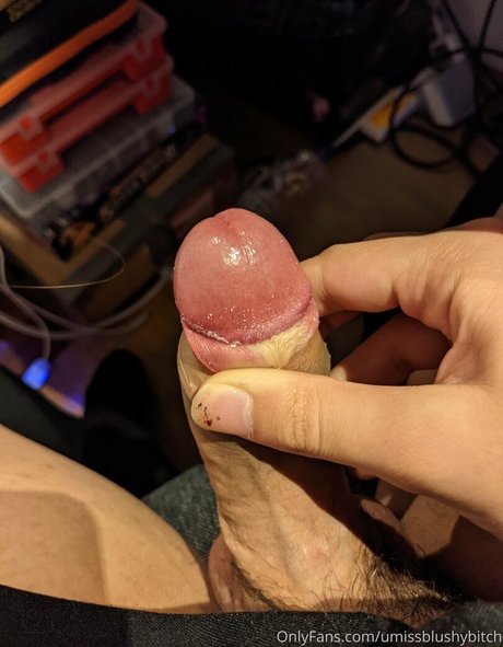 Naakte gelekte OnlyFans-foto van Mommanegan