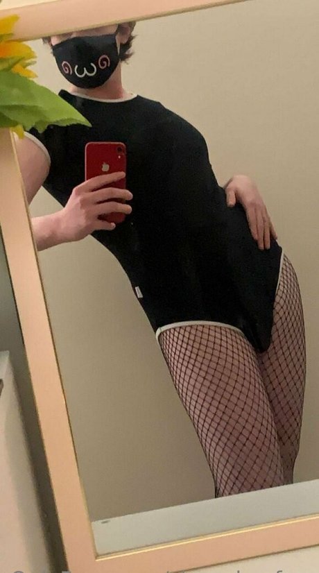 Naakte gelekte OnlyFans-foto van Sissyphusfem