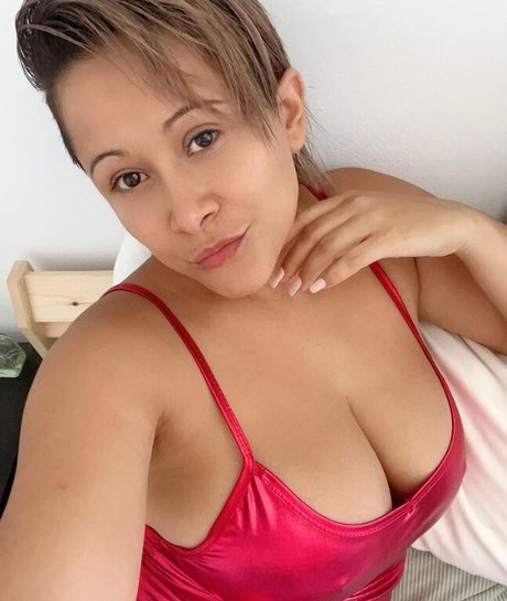 Naakte gelekte OnlyFans-foto van Victoria Mae