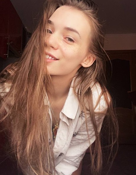 Naakte gelekte OnlyFans-foto van Sowa Valeri