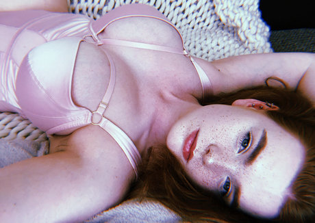 Naakte gelekte OnlyFans-foto van Missdeadlyred