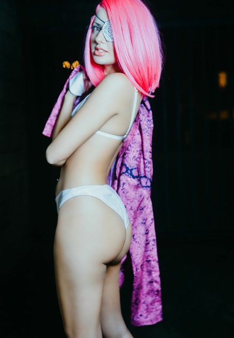 Naakte gelekte OnlyFans-foto van Pinkii