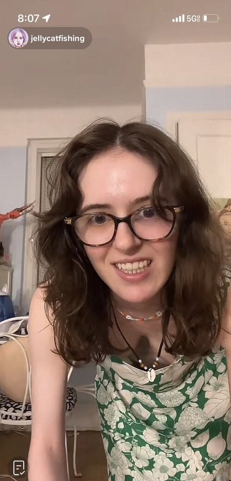 Naakte gelekte OnlyFans-foto van Jellycatfishing