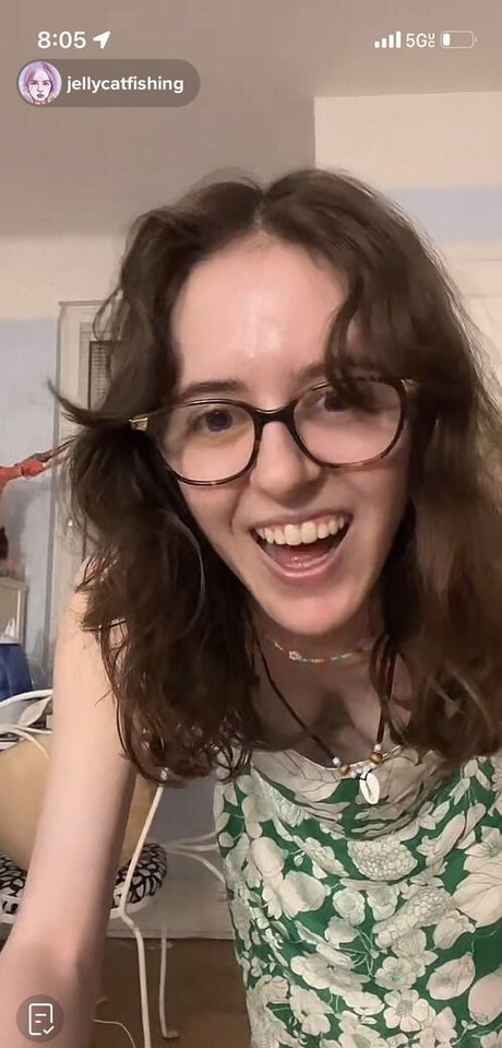Naakte gelekte OnlyFans-foto van Jellycatfishing