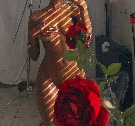 Naakte gelekte OnlyFans-foto van Cebrena