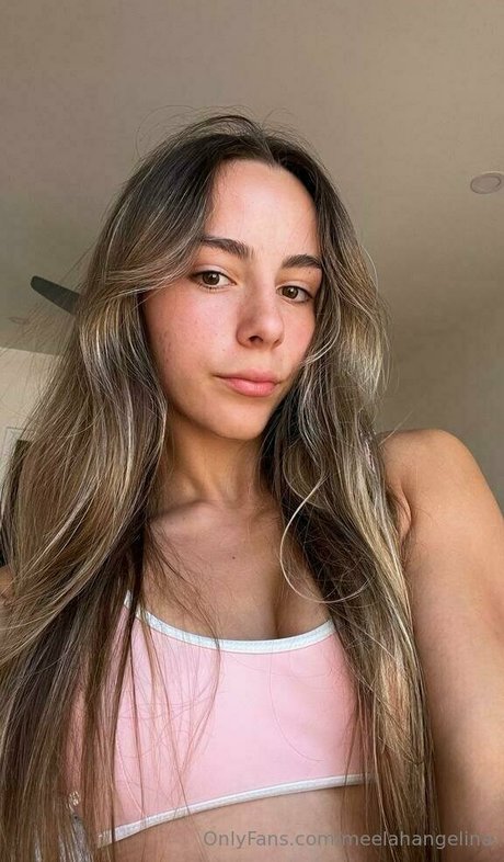 Naakte gelekte OnlyFans-foto van Meelah Robbins