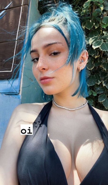 Naakte gelekte OnlyFans-foto van Belle Kaffer