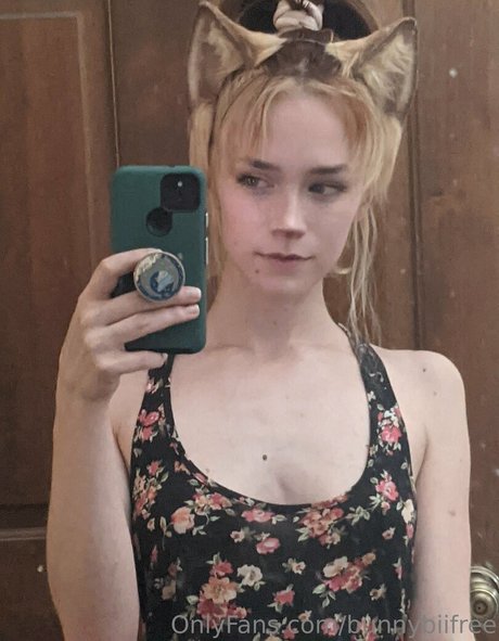 Naakte gelekte OnlyFans-foto van Bunnybiifree