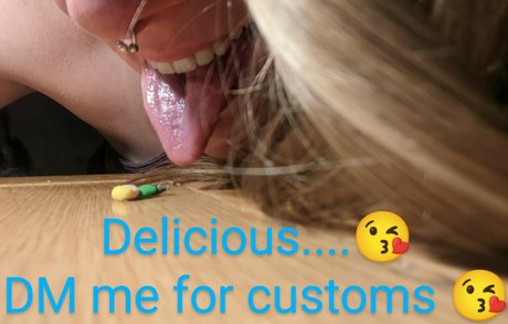 Anna_feet_crush_vore