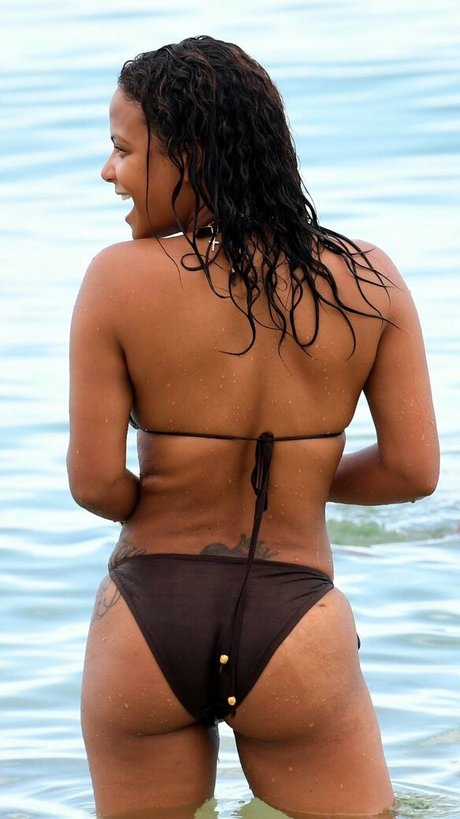 Naakte gelekte OnlyFans-foto van Christina Milian