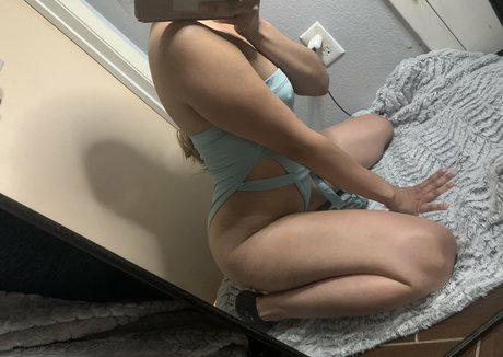 Naakte gelekte OnlyFans-foto van Jiselle Campos