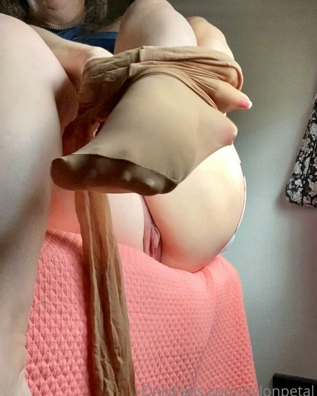 Naakte gelekte OnlyFans-foto van Nylonpetal