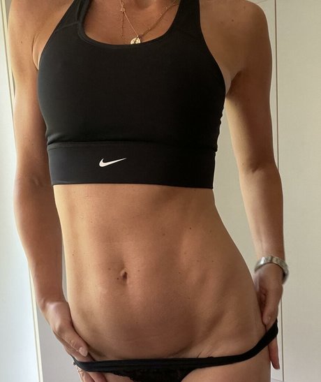 Naakte gelekte OnlyFans-foto van Germanmum1989vip