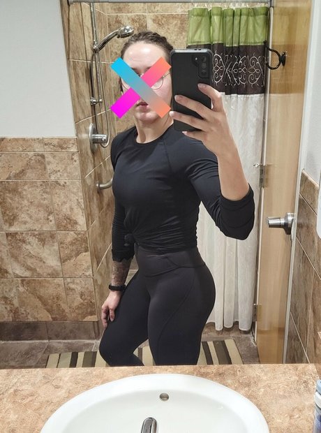 Naakte gelekte OnlyFans-foto van Katerina