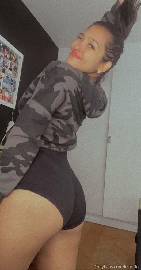Naakte gelekte OnlyFans-foto van Andreeecb