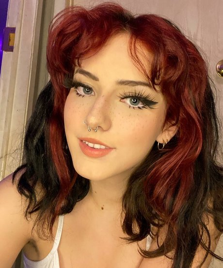Naakte gelekte OnlyFans-foto van Serendipitoussav