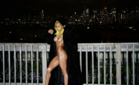Naakte gelekte OnlyFans-foto van Yooitschill