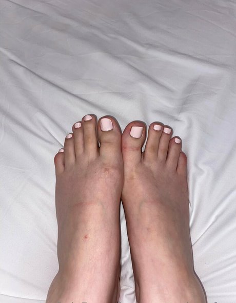 Naakte gelekte OnlyFans-foto van Yourstrulymsfeet