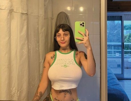 Naakte gelekte OnlyFans-foto van Argentina Mega