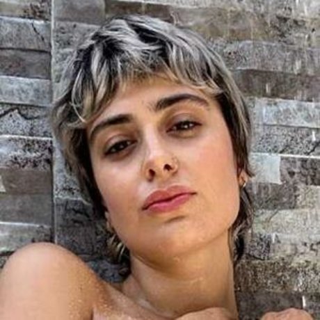 Naakte gelekte OnlyFans-foto van Tsvetana
