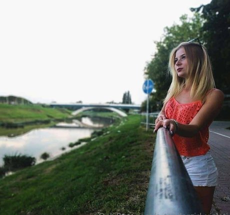 Naakte gelekte OnlyFans-foto van Atendergirlvialeti