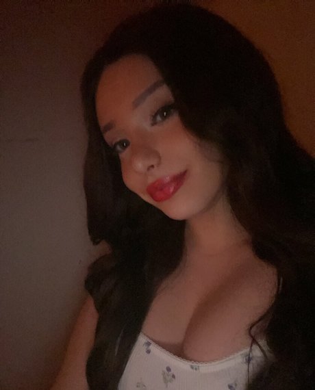 Naakte gelekte OnlyFans-foto van Carmen King