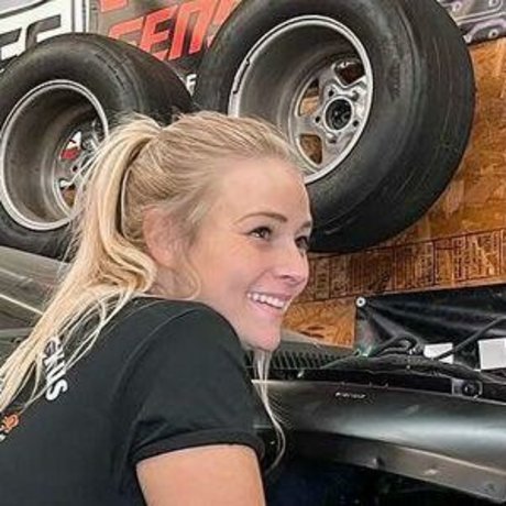 Naakte gelekte OnlyFans-foto van Britney Automotive