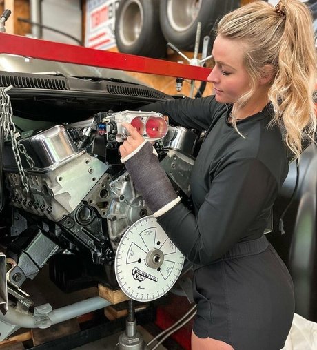 Naakte gelekte OnlyFans-foto van Britney Automotive