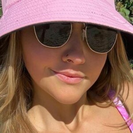 Naakte gelekte OnlyFans-foto van Beachbaby19