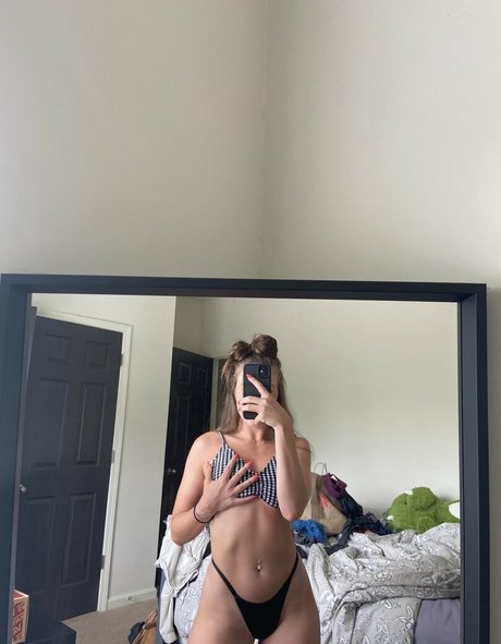 Naakte gelekte OnlyFans-foto van Bekah Bailey