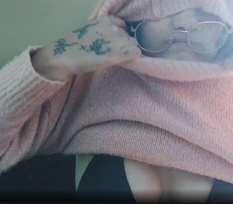 Naakte gelekte OnlyFans-foto van Xxfelintoxx