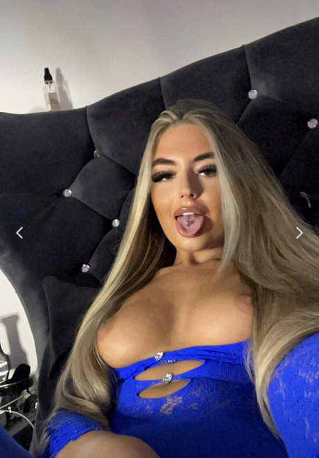 Naakte gelekte OnlyFans-foto van Lilbratbabyyyx