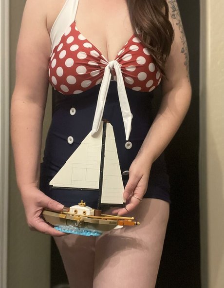 Naakte gelekte OnlyFans-foto van Curvy Nerd Penny