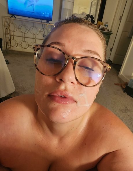 Naakte gelekte OnlyFans-foto van Sandk