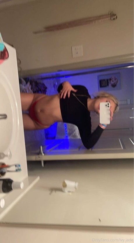 Naakte gelekte OnlyFans-foto van Ivy Jade
