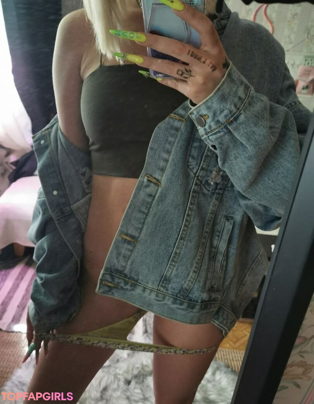 Naakte gelekte OnlyFans-foto van Funsnail #1466