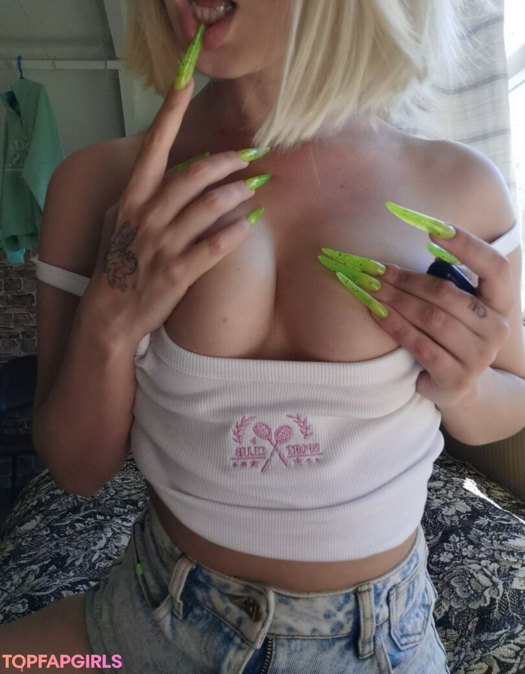 Naakte gelekte OnlyFans-foto van Funsnail #1482