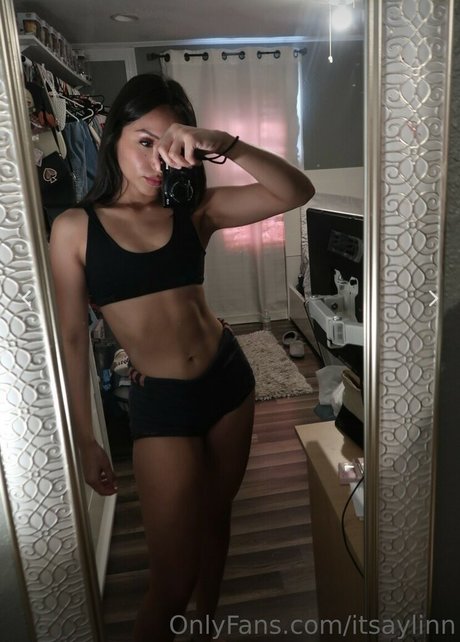 Naakte gelekte OnlyFans-foto van Aylin Perez