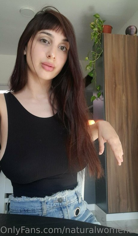 Naakte gelekte OnlyFans-foto van Naturalwomenana