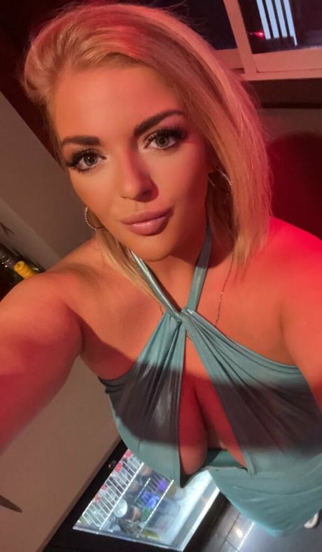 Naakte gelekte OnlyFans-foto van Slutforblack