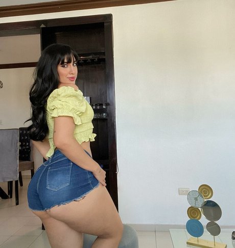 Naakte gelekte OnlyFans-foto van Lisenny Duran