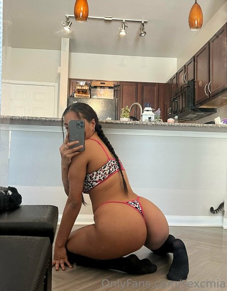 Naakte gelekte OnlyFans-foto van Sexcmia