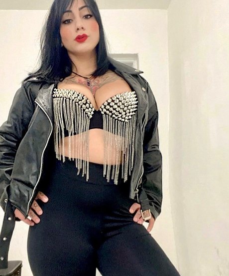 Naakte gelekte OnlyFans-foto van Deborah Milano